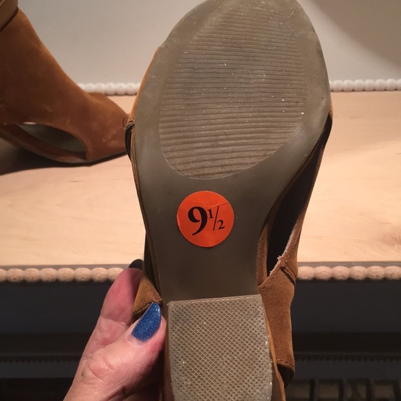 Suede block heels - Picture 7 of 10